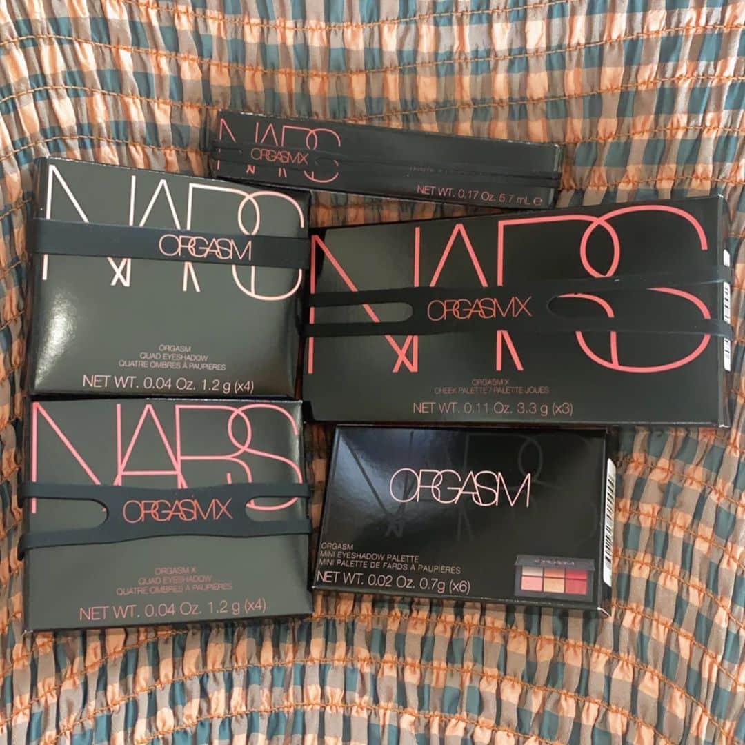 YUYUさんのインスタグラム写真 - (YUYUInstagram)「pink〰️🎀🌸💘🐾👚🍒 @narsissist  今回のコレクションが1番好きかも、、 特にチークは初めて出会えた！ と思えたほどに自分には合っていて、 血色感出しつつ艶感もプラスされるから毎朝気分があげあげ🍆♩ （2枚目　1番上パレットの真ん中カラー）  限定 ORGASM X Collection 2020 8/28 Fri. release🤍  #ORGASMX #nars #narspartner」8月13日 14時27分 - yuyukmt