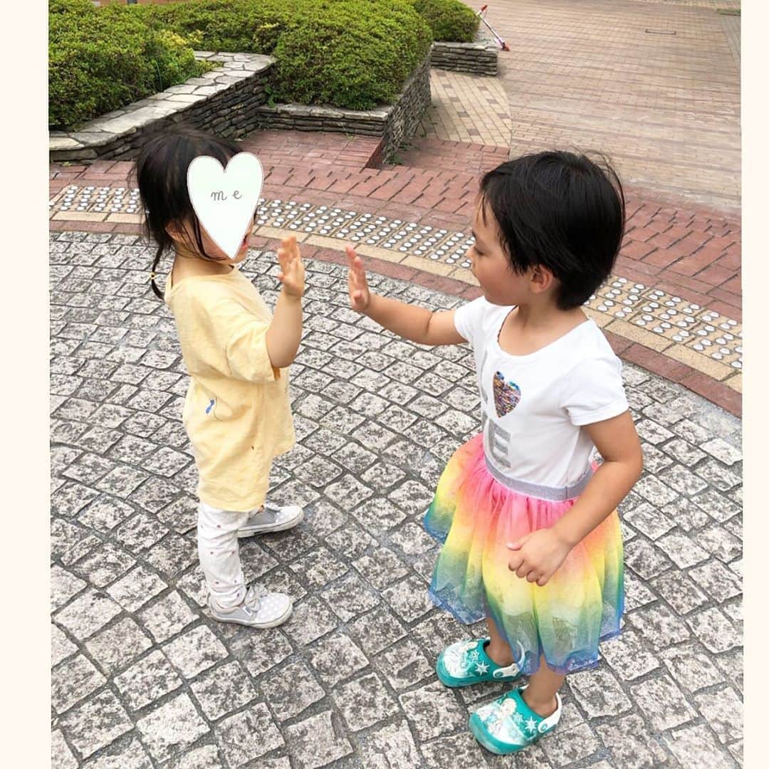 上野真衣のインスタグラム：「またね！！ってハイタッチ🤚🤚 子供のハイタッチが可愛い😍 来週も会う約束をしたよー✨ ・ #seeyounextweek  #ハイタッチ🤚  #またね #avianto  #merci」
