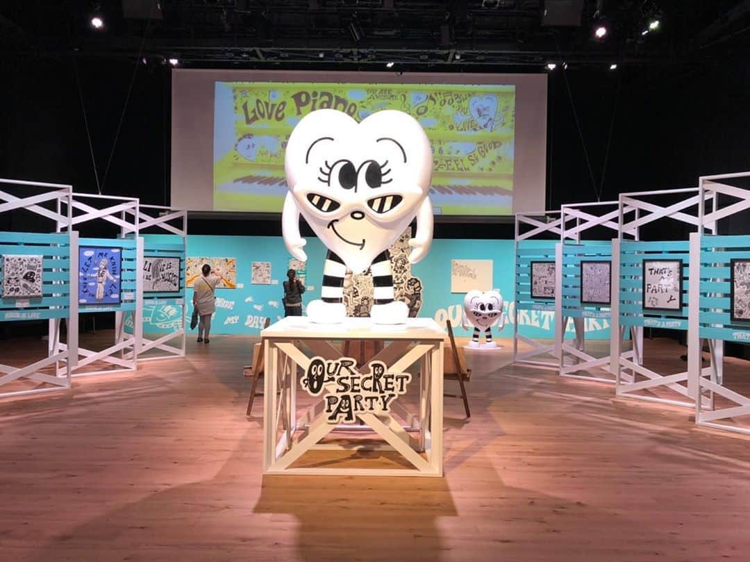 chocomooのインスタグラム：「いよいよ本日から個展スタートしました💫😊💫 8/13(Thu)〜9/28(Mon) at WITH HARAJUKU  詳細は公式Twitterをご覧下さい！ #ChocomooEX #Chocomoo #OurSecretParty」