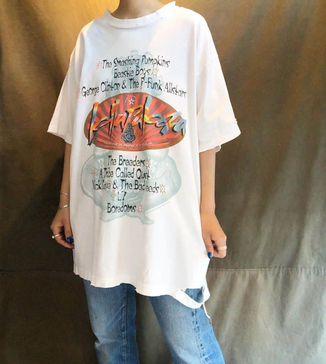DROP...vintage select shopさんのインスタグラム写真 - (DROP...vintage select shopInstagram)「【New stuff】 1994s MADE IN USA giant LOLLAPALOOZA rock festival tee size XL PRICE ¥10000-(+TAX) model 162㎝ #LOLLAPALOOZA ダメージ、リペアあり。 詳細のお問い合わせはWEBSHOP掲載まで今しばらくお待ちください。」8月13日 14時48分 - tokyo_drop