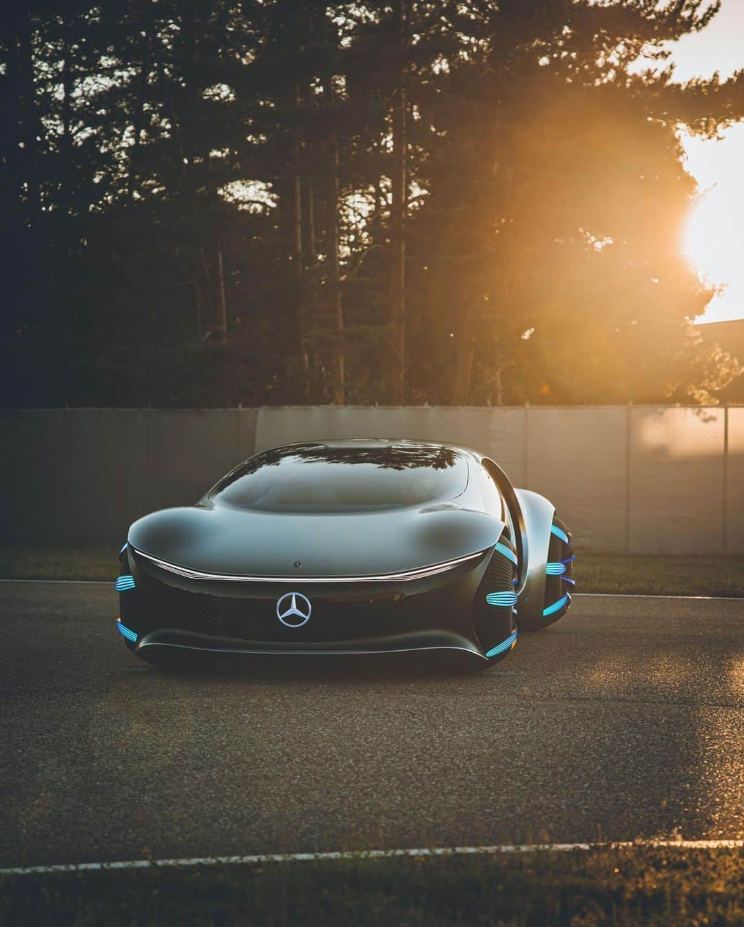 メルセデス・ベンツさんのインスタグラム写真 - (メルセデス・ベンツInstagram)「„Blue hour vs golden hour“   📷 @lotter_live   #MercedesBenz #VISIONAVTR #sustainableluxury #MBDesign #AVATAR @gorden.wagener」8月13日 14時56分 - mercedesbenz