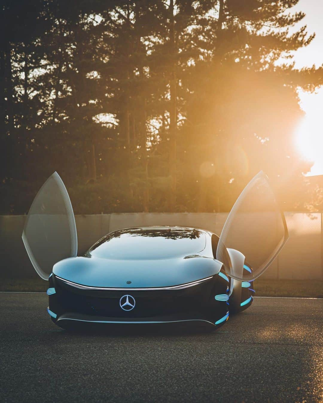 メルセデス・ベンツさんのインスタグラム写真 - (メルセデス・ベンツInstagram)「„Blue hour vs golden hour“   📷 @lotter_live   #MercedesBenz #VISIONAVTR #sustainableluxury #MBDesign #AVATAR @gorden.wagener」8月13日 14時56分 - mercedesbenz