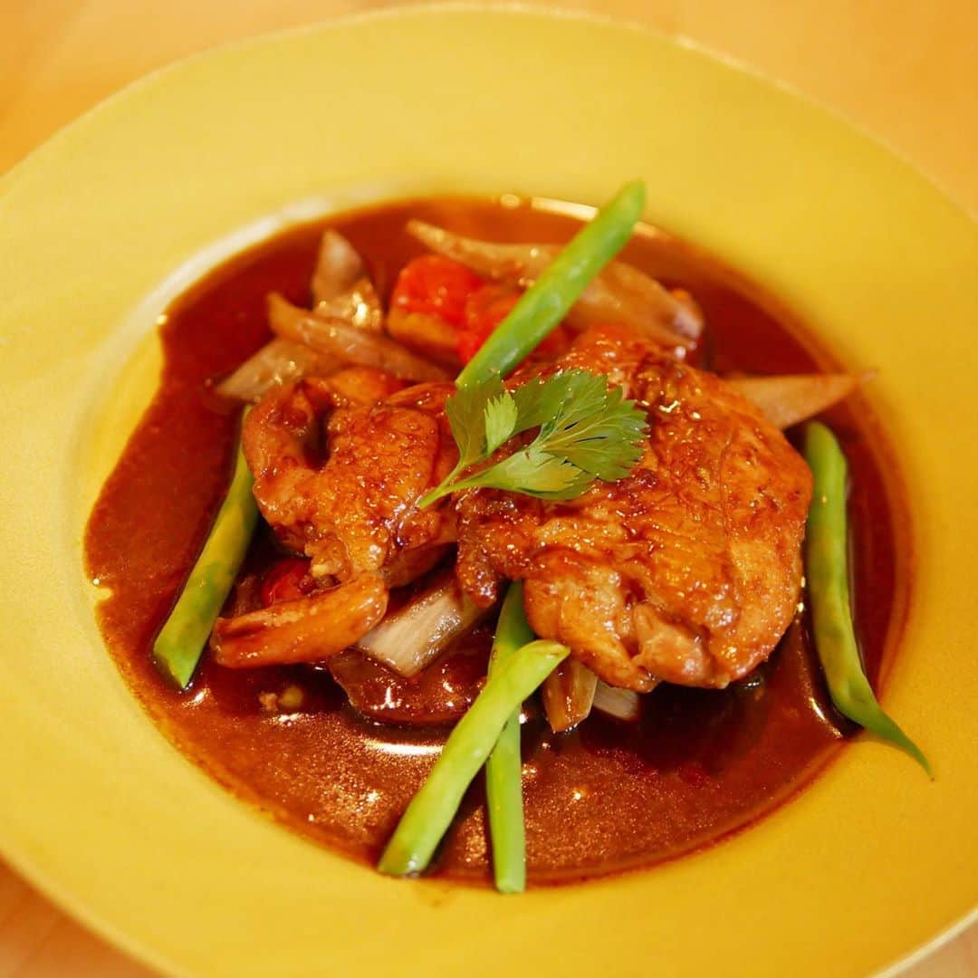 植田佳奈のインスタグラム：「鶏もも肉のバルサミコソース煮 #TastyTable #おうちをレストランに #私のtastytable #おうちごはん」