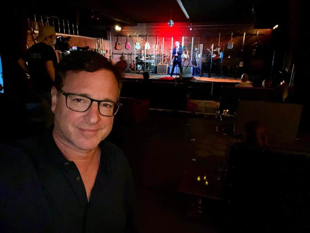 ボブ・サゲットのインスタグラム：「Had an amazing very special night tonight— Doing Standup for the first time since March—  thanks to my friend @tompapa hosting and telling me I’d love it. (That’s him onstage) The great audience wore masks, I touched nothing but too many mics, and got to hear laughs from like 20 people —and a great band led by @greggrunberg owner of the great space, Bandwagon Media. #appreciative」