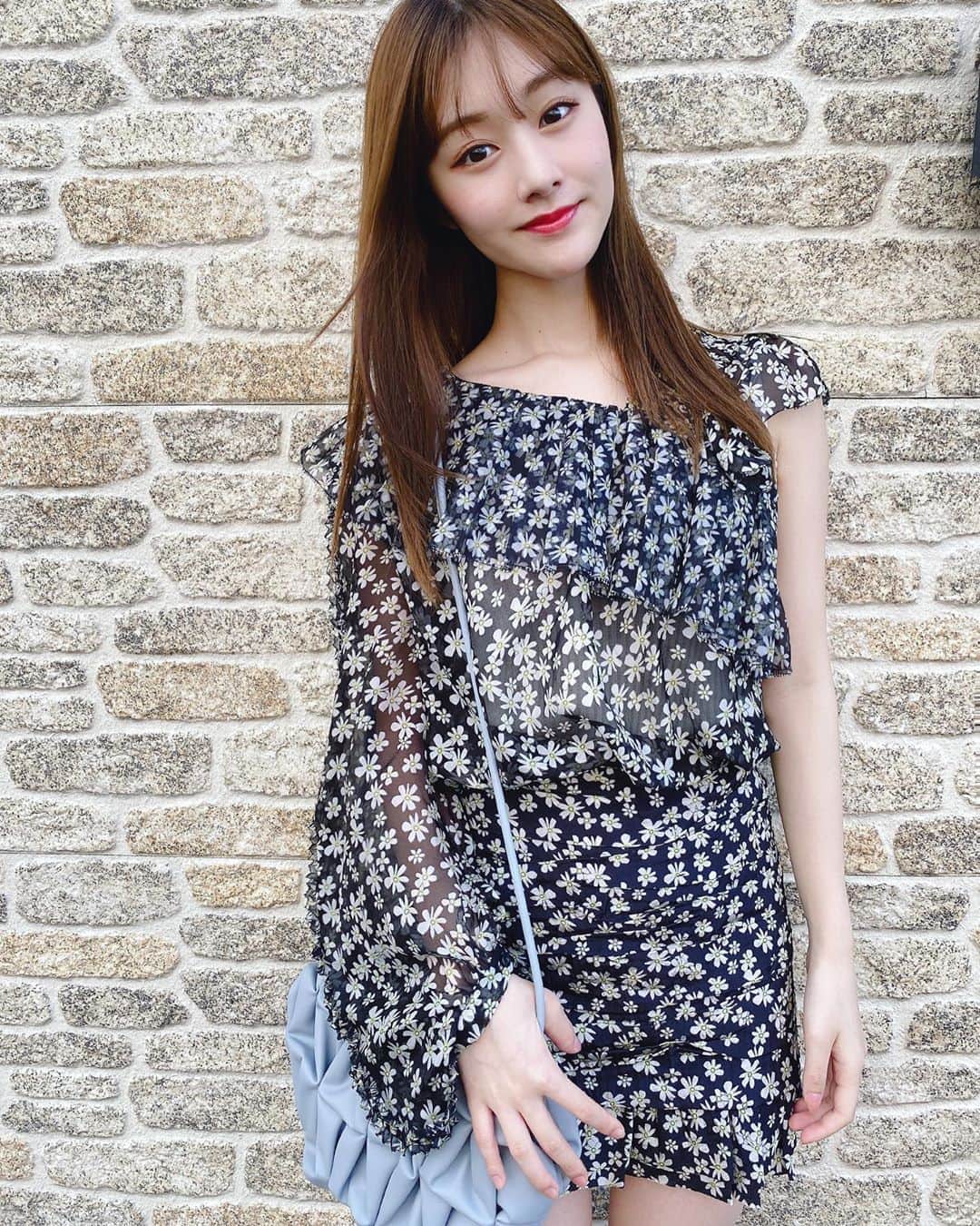 加藤美南のインスタグラム：「今日の私服🌼🌈 tops&skirt→dzzit bag→ZARA」