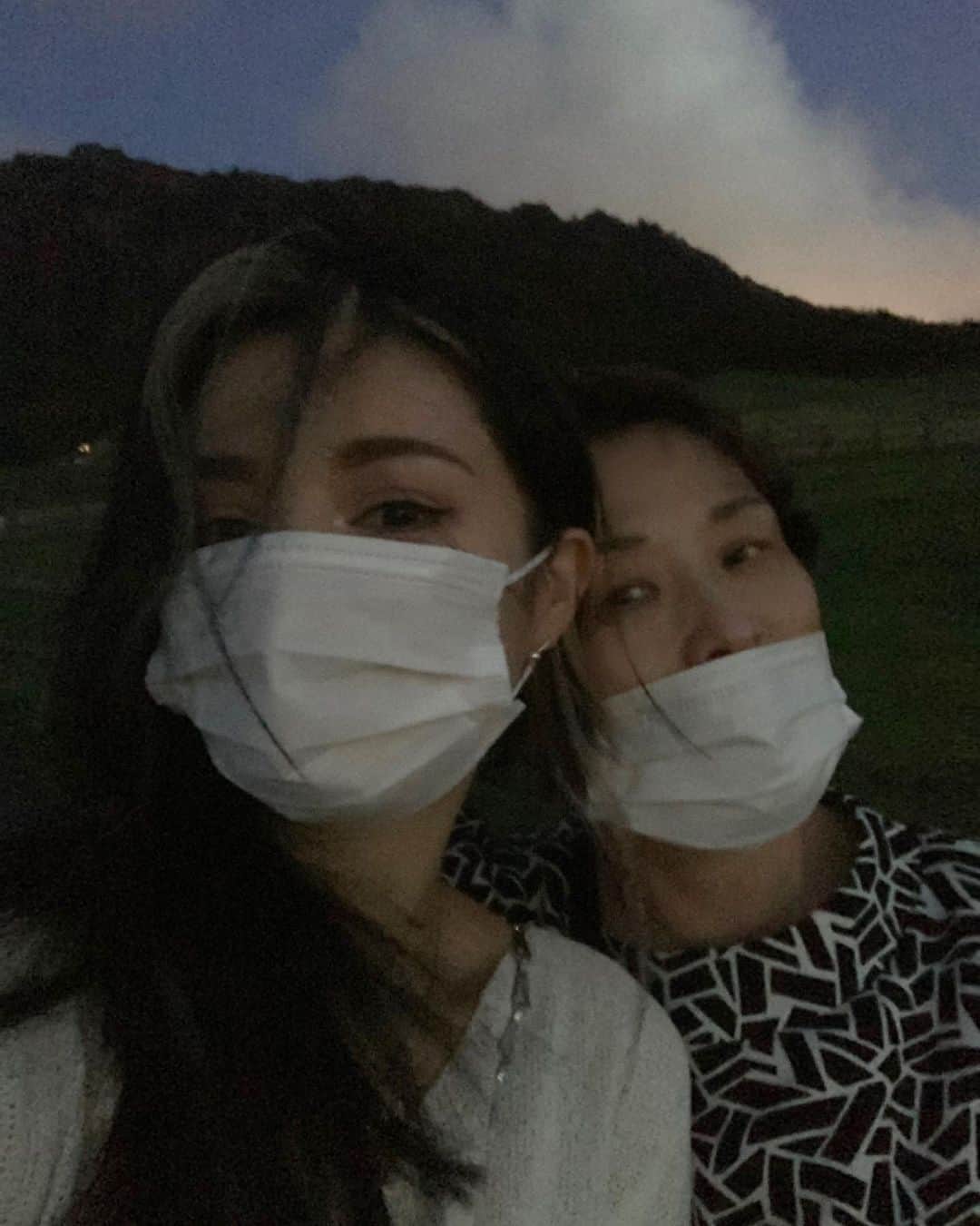 のインスタグラム：「엄마랑 둘이 첫 제주여행 진짜 꿀이야🖤 #jeju」