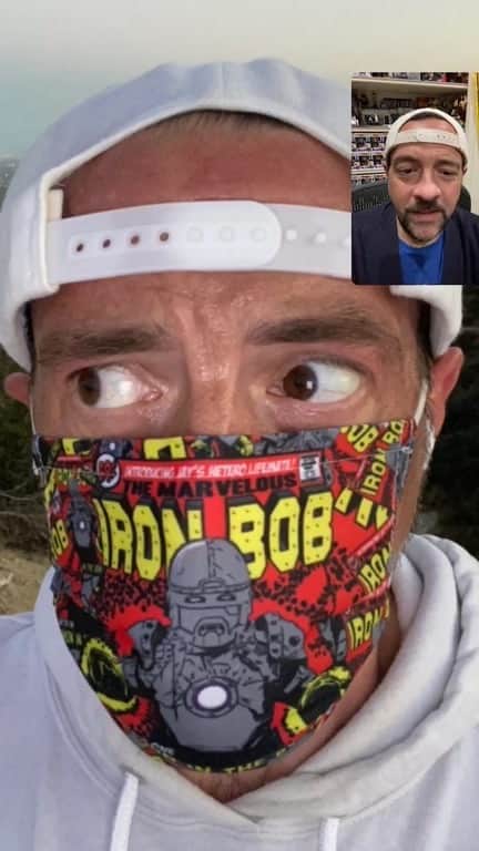 ケヴィン・スミスのインスタグラム：「I need 500 views of Son-in-Lockdown so I can maybe win @celebshowoff! Link in my bio!  https://youtu.be/iDLsl52jzlM」