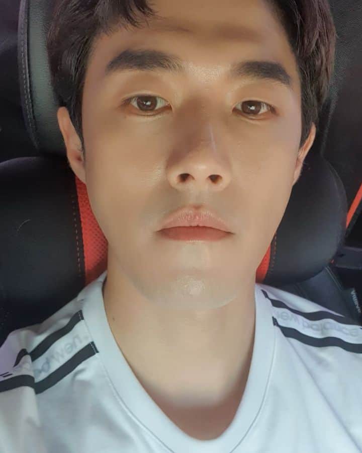 のインスタグラム：「비가안오니 좋네~  의상을 가득 실고   어디로 🤔 🤦 👀   끌고 가는 것이냐?  #다들즐거운하루보내세요❤️」