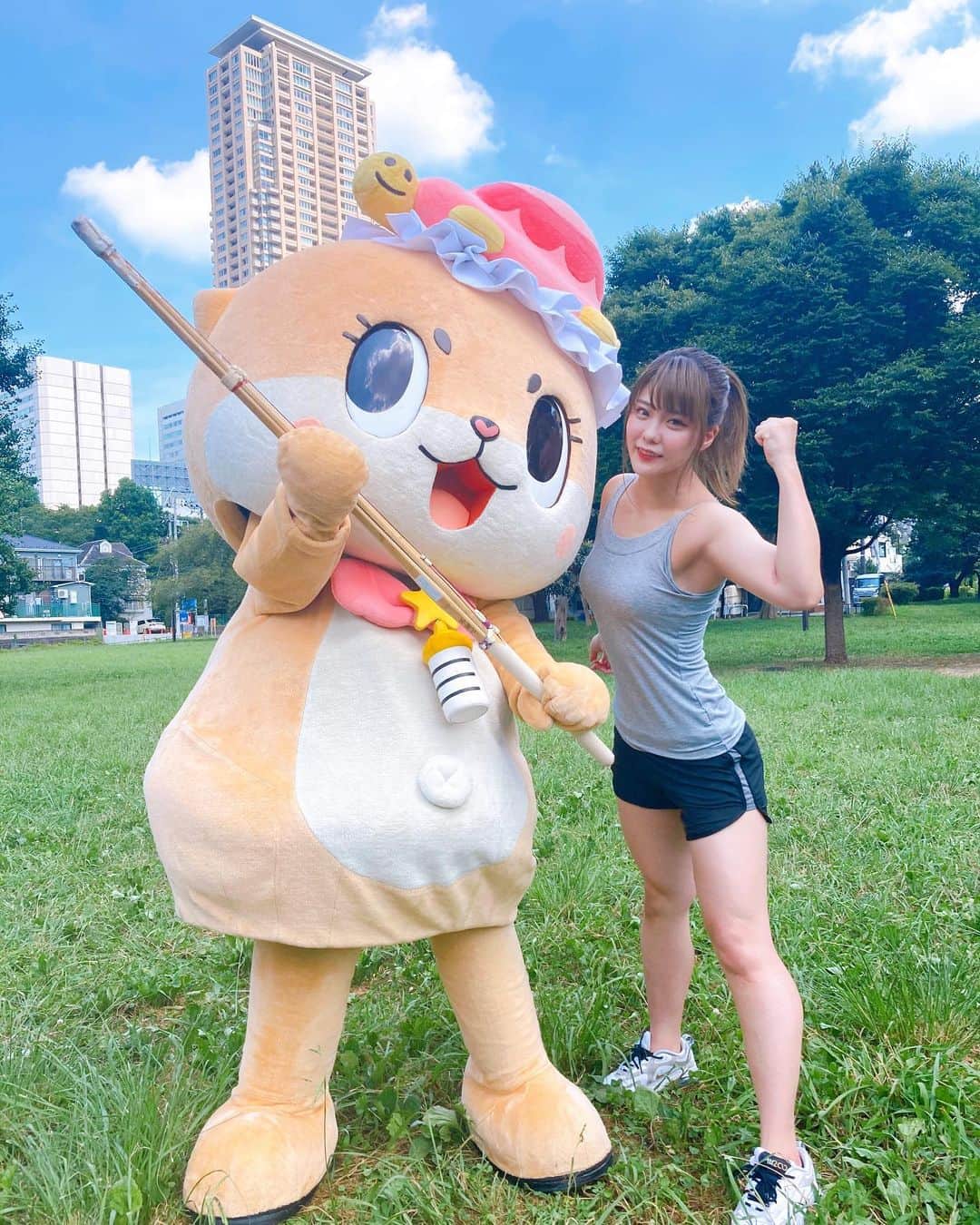 川村虹花のインスタグラム：「ちぃたん☆に会ったよー！🥰 一緒にトレーニングしよー💪🏻💪🏻  #ちぃたん #ちぃたん可愛い  #トレーニング #筋トレ #青空」