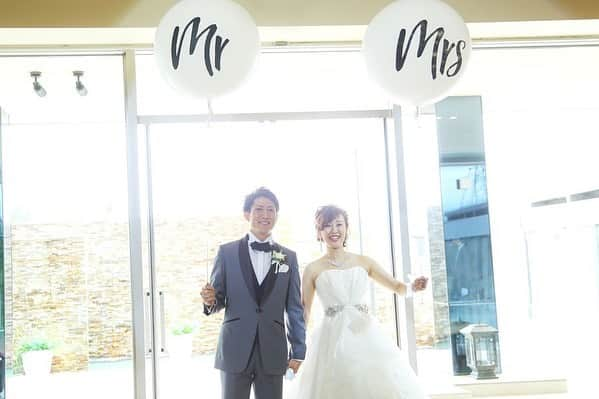 八雲迎賓館 【結婚式 パーティ 記念日 人生儀礼】福井さんのインスタグラム写真 - (八雲迎賓館 【結婚式 パーティ 記念日 人生儀礼】福井Instagram)「. .  ファーストバイト♡  #八雲迎賓館 #結婚式レポ #八雲の卒花さん #福井結婚式#結婚式 #ファーストバイト #ファーストバイト演出 #ファーストバイト用スプーン #お色直し #ウェディングドレス #新郎新婦 #夫婦 #プールガーデン #三段ケーキ #バルーン入場  @modocollectionmiwa @photo_linx @yakumogeihinkan」8月13日 15時59分 - yakumogeihinkan