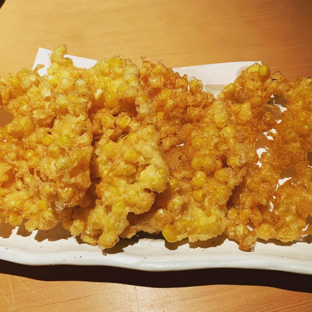 魚金さんのインスタグラム写真 - (魚金Instagram)「魚金では各店舗のマネージャー達が 自分の好みや料理に合わせて お酒のセレクションしています  本日は西新橋魚金の夏酒  刈穂 夏純米吟醸六舟 Summer Mist  伝統の槽掛けしぼりで上槽した酒を、おりがらみのまま瓶詰めしました。夏の朝の霞（Mist）のようにキメ細かくさわやかな美味しさです。 魚金の夏の定番とうもろこしのかき揚げと共に是非お楽しみください  #新橋グルメ#魚金#日本酒#sake#寿司 #日本酒好きな人と繋がりたい#虎ノ門グルメ #夏酒#寿司好きな人と繋がりたい #japanesesake #sakestagram#居酒屋 #魚 好きな人と繋がりたい」8月13日 16時00分 - uokin_koho