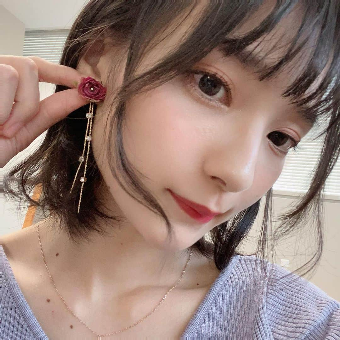 高野麻里佳さんのインスタグラム写真 - (高野麻里佳Instagram)「. . 以前upした #本物のお花のイヤリング  見やすいように撮ってみたよ𖧷 . 他にもいっぱいあるから またちょいちょいupします(* ॑ ॑* )⸝ . 花に詳しくはないのだけど それぞれの花の色味をいかした アクセサリー可愛いよね♥♥♥ .」8月13日 16時09分 - marika_kohno