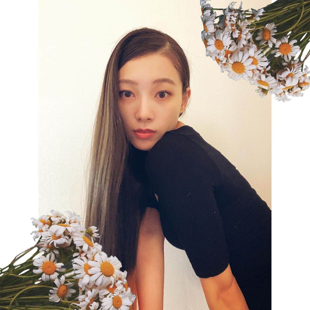 江田友莉亜のインスタグラム：「暑中お見舞い申し上げます🌻🧡 . 最近はリプトンのボトルを持ち歩いてます🙌🏻 水分補給忘れずにね‼︎」