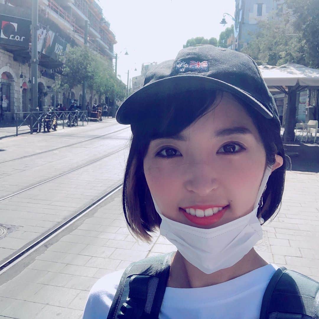 のインスタグラム：「【文化放送 出演情報】 まもなく日本時間 午後5時〜 #文化放送 #サキドリ 内の #ニュースパレード にて、エルサレムの街中から、コロナ禍の現地の様子を中心にリポートしたものが放送されます🎤 . お昼のニュースでも放送され、聞いてくださった方から連絡いただきました☺️💕ありがとうございます！！ . ぜひ、全国の皆さんに聴いていただけたら嬉しいです🧏‍♂️ . #jerusalem #israel #isolation #coronavirus #イスラエル #エルサレム #イスラエル在住 #エルサレム在住 #隔離生活 #フリーアナウンサー #ホリプロアナウンス室 #ニュースリポーター @horipro_announcers_hap #新田朝子 #中東 #中東在住 #海外在住 #エルサレムな日々 #ブログ更新 #ブログはプロフィールから」