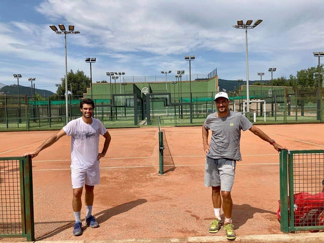 パブロ・アンドゥハルさんのインスタグラム写真 - (パブロ・アンドゥハルInstagram)「Con el foco puesto el el US Open🇺🇸. Buen entreno en Vic con @tommyrobredo 🎾 #tennis #ATP」8月13日 16時53分 - pabloandujaroficial