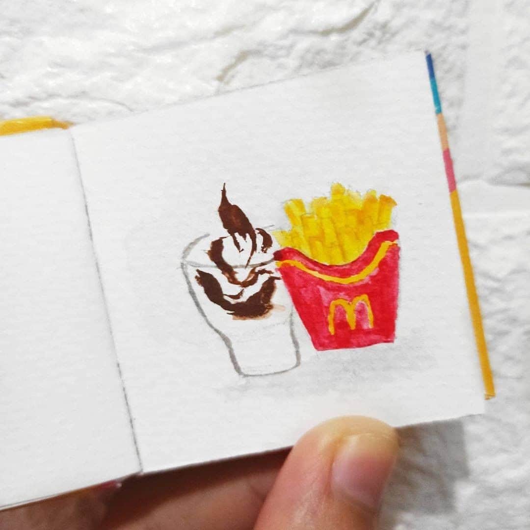 McDonald's Philippinesのインスタグラム：「Anyone else dip their fries in a Sundae? @calligraphyislifee’s photo got us dreaming of our fave McDo fries and dessert combo!」