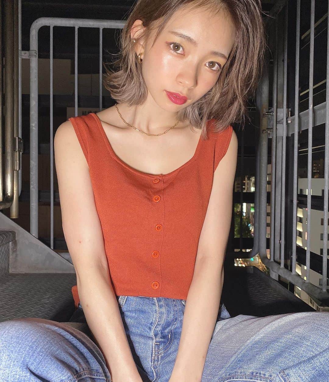塩川裕美のインスタグラム：「. . ピンクメイク🦄💘 目尻にアイラインで色を足してポイントに☺︎ (2枚目ちょっとだけアップにしてる) . . あと最近は涙袋にラメをつけて ウルッとさせるのにはまってる💎 . . . . #福岡美容室　#天神美容室 #福岡サロモ #サロンモデル #メイク #メイクアップ #アイライナー #カラーメイク　#ピンクメイク #低身長コーデ #おちびコーデ #洋服好きな人と繋がりたい #メイク好きな人と繋がりたい #インナーカラー　#夏メイク　#サロンモデル　#ボブアレンジ #レイヤー」