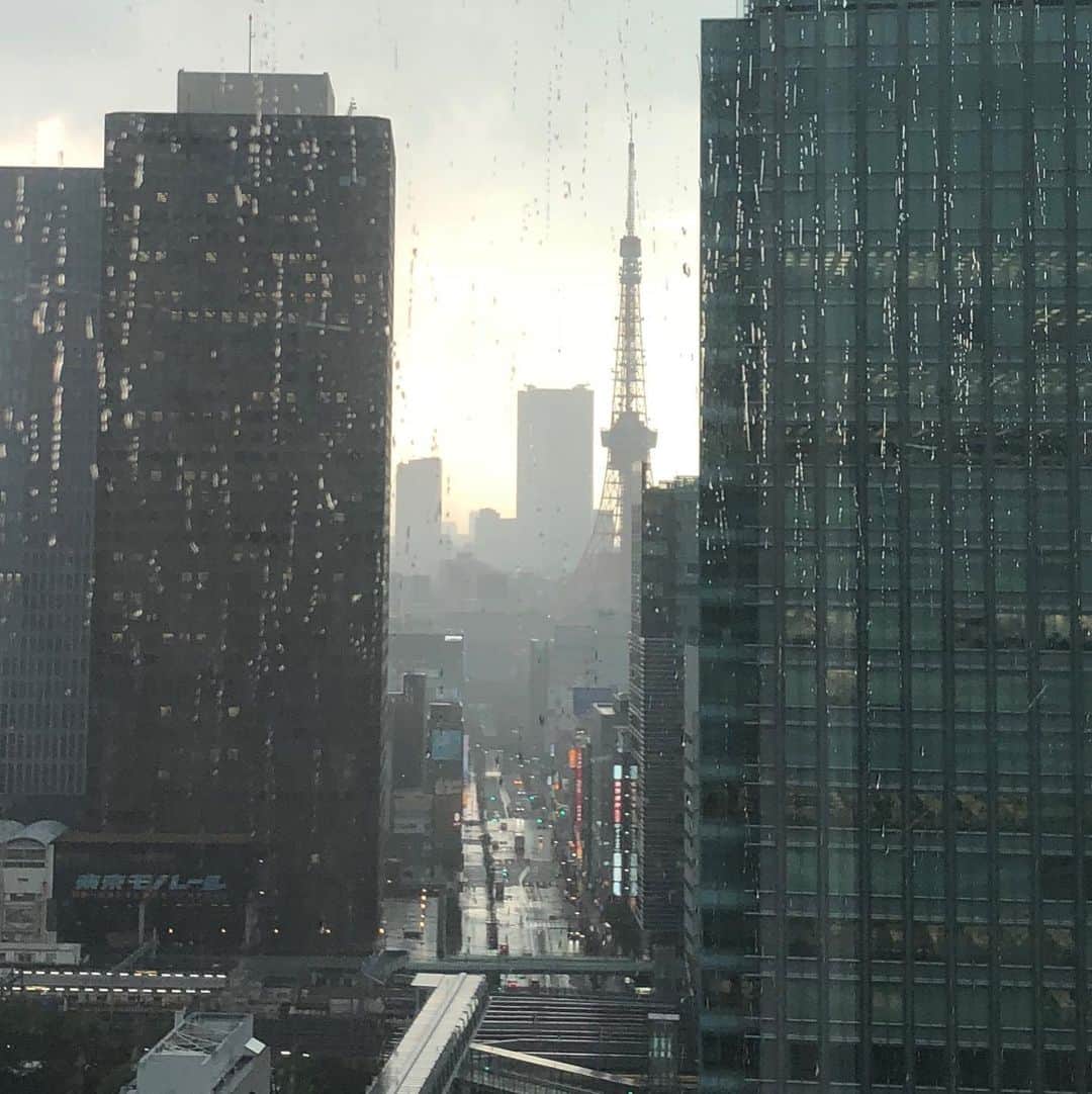 中西圭三さんのインスタグラム写真 - (中西圭三Instagram)「#夕立 #突然の雷雨 #また晴れた #まだ雨は降ってる #きっと虹が出てる」8月13日 17時06分 - keizo1111