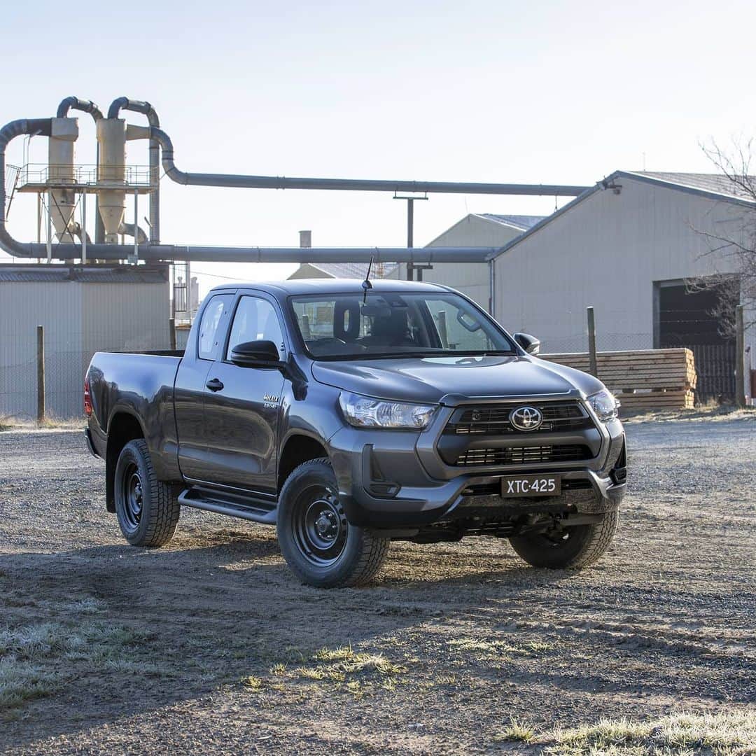 Toyota Australiaのインスタグラム：「Australia’s favourite ute just got more powerful AND better looking... who said you can’t have it all? Introducing our new 2020 HiLux 🙌 Check out our link in bio for more information. #NewToyotaHiLux #AwakenYourUnbreakable」