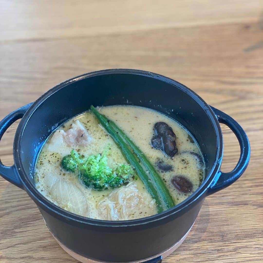 中村かなさんのインスタグラム写真 - (中村かなInstagram)「いつものメンバーでずっと行きたかったとこでランチ🍚🍴 ・ ・ @vermicular_village  ・ ・ ・ ・ #ペディキュア汚い😂 #vermicularvillage  #vermicular  #バーミキュラ #バーミキュラビレッジ  #名古屋　#名古屋カフェ　#名古屋レストラン　#nagoya #nagoyacafe #nagoyajapan #nagoyafood #nagoyajin  #名古屋グルメ #女子会　 #sweets #中川運河 #nagoya　#ランチ　#名古屋ランチ #lunch #lunchtime  #humberg #instafood #foodstagram #food #foodporn #foodphotography #foodpic #foodie」8月13日 17時10分 - k777pime