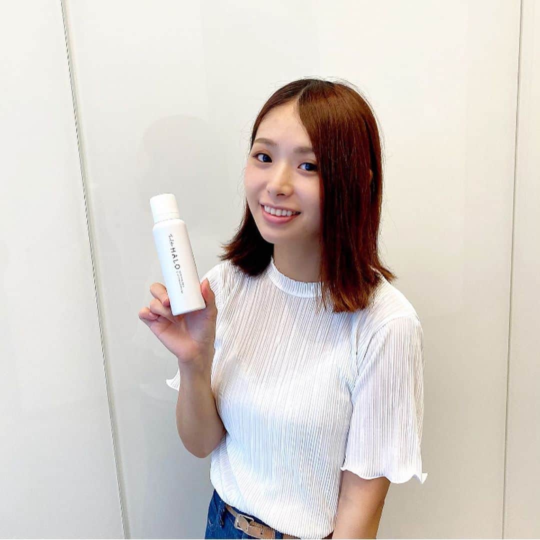 片桐優妃のインスタグラム：「高濃度100%炭酸を閉じ込めた泡のクレンジングで特許も取得しているFeel the HALO💁‍♀️ . #炭酸泡洗顔 て気持ちよくてだいすき！とくに#夏 はいいよね🤗🌴 . 毛穴までキレイに洗えて低刺激🛁マツエクつけてる人もそのまま使えるみたいだよ🤭 . 最近のお気に入りです🎶 . #feelthehalo #halo_pr #炭酸クレンジング#フィールザハロ#炭酸洗顔 @feel_the_halo」