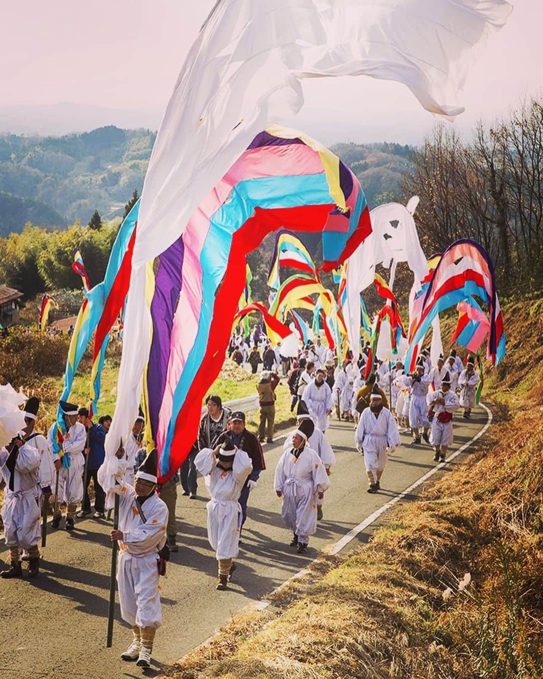 Rediscover Fukushimaさんのインスタグラム写真 - (Rediscover FukushimaInstagram)「What’s your favorite Japanese festival? Which festivals do you plan to attend when everything calms down?  🎉 I want to see Kohata Flag Festival, which is held in December in a VERY rural area of Nihonmatsu City.  🎉 the festival has been held for over 950 years. 🎉 it celebrates the legend of how a lord and his son had a premonition of winning a battle. They had prayed for victory at a local shrine, since they thought they were sure to lose at Mt Kohata.  🎉 The premonition appeared in the dream informed the lord of how the opposing forces would mistake the snow-topped trees of the mountain for a huge army, and would therefore retreat out of fear.  🎉 When the day of the battle came around, the premonition came true, and the lord was able to easily suppress the rebellion in the area!」8月13日 17時37分 - rediscoverfukushima