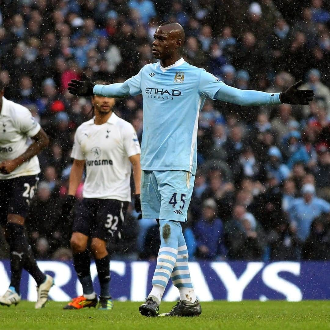 マンチェスター・シティFCさんのインスタグラム写真 - (マンチェスター・シティFCInstagram)「#OnThisDay 1️⃣0️⃣ years ago - a true fan favourite arrived at the Etihad 😎 #mancity」8月13日 18時01分 - mancity