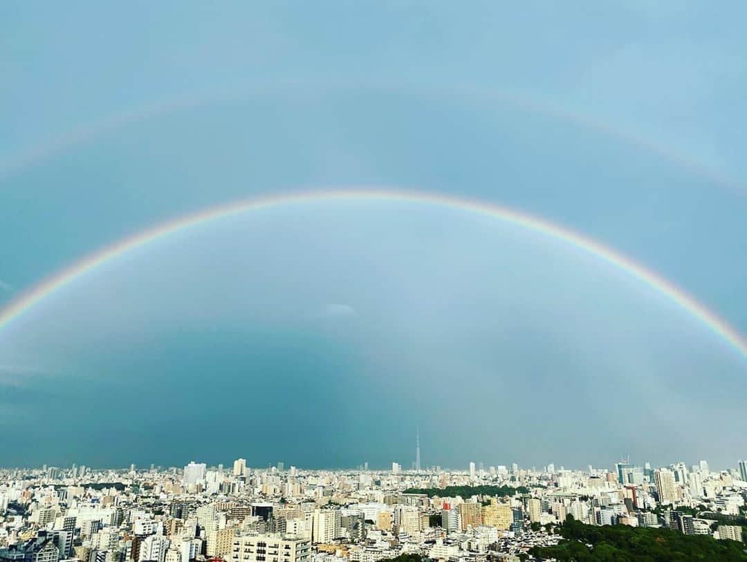 佐藤弘道さんのインスタグラム写真 - (佐藤弘道Instagram)「夕立の後、希望の大きな二重の虹が空にかかりました(^^) コロナ〜無くなれ〜！！！  #にじ  #二重の虹  #きれい」8月13日 18時03分 - satouhiromichi023