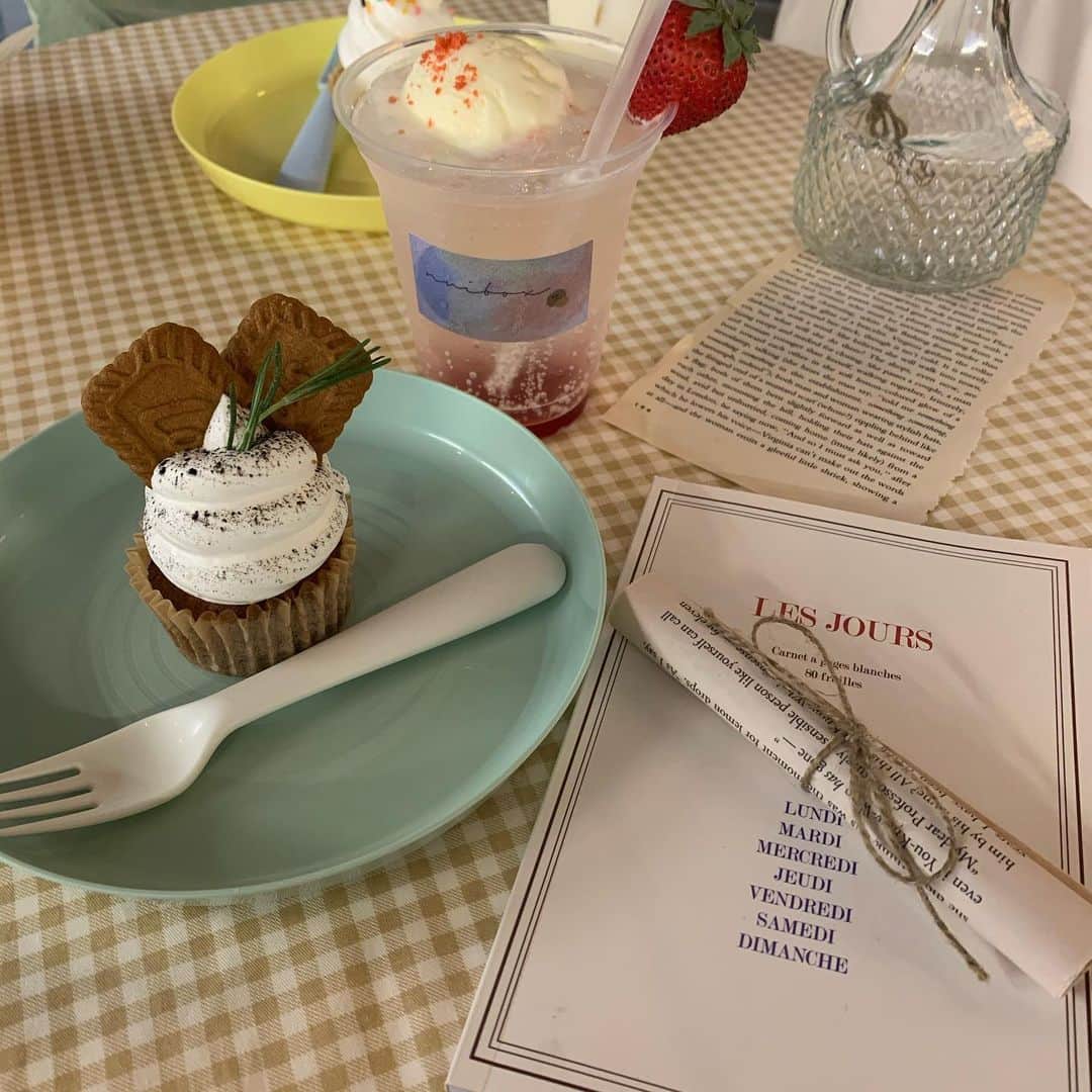 のインスタグラム：「だいすきな優衣ちゃんと行った﻿ おしゃれなカフェ‪𓂃 𓈒𓏸◌‬﻿ ﻿ 韓国風の店内で、どこを見ても抜かりなく﻿ チョ〜〜かわいい空間🥺💖﻿ ﻿ #カフェ #カフェ巡り #カフェ活 #カフェ好き #韓国カフェ #韓国 #カフェ好きな人と繋がりたい #アイドル ﻿#かわいい #おしゃピク #おしゃれ #インスタ映え #インスタ映えスイーツ #インスタ映えカフェ #ootd #oneafteranotherniceclaup #ワンピース」