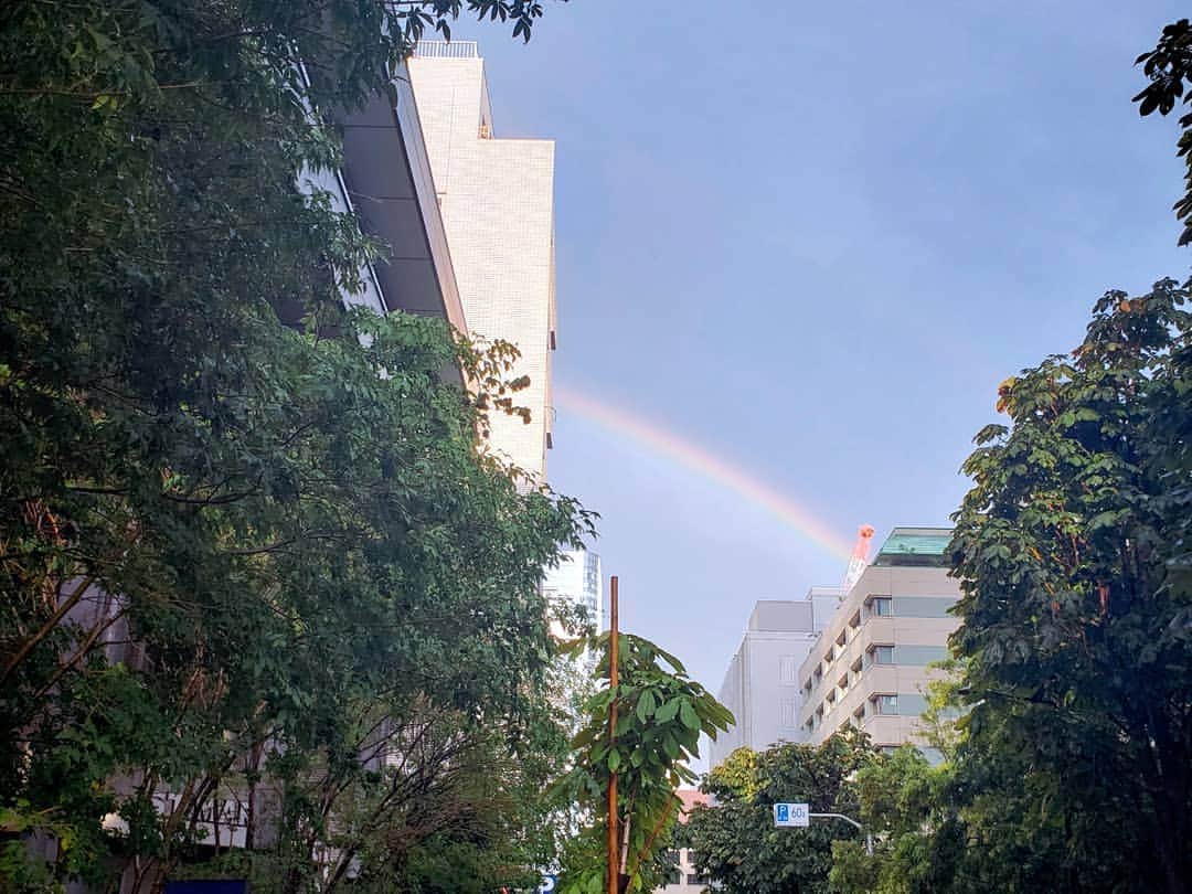葉山いくみのインスタグラム：「夕立の後、綺麗な虹がかかってた～🌈」