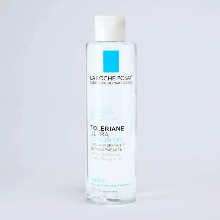 LA ROCHE-POSAY JAPAN ラロッシュポゼのインスタグラム：「＼リニューアル新発売／ . #トレリアン薬用モイスチャーローション がリニューアル新発売✨ 日本人の敏感肌のことを考えて開発された低刺激設計の薬用保湿化粧水です。角層まで浸透し、肌あれを防ぎます。 保湿力はそのままで、成分数が少なくなり、より敏感なお肌の方にもお使いいただけるようになりました。 . こんなお悩みを抱えている方にオススメです！ ✔︎肌が乾燥する、敏感に感じる ✔︎肌あれを防ぎたい ✔︎肌に透明感がほしい . ラ ロッシュ ポゼ全製品の中で、リピート率 No.1の人気商品。この機会に是非お試しください🌿(期間:2019/1/1〜2019/12/31におけるリピート率)  すでにお試しいただいた方はコメント欄に感想を教えてください♪ . トレリアン 薬用モイスチャーローション 200mL 4,400円(税込) . #ラロッシュポゼ #larocheposay #新発売 #新作コスメ #夏コスメ #乾燥肌 #敏感肌 #乾燥対策 #スキンケア #低刺激 #ミスト化粧水 #敏感肌コスメ #ドクターズコスメ #化粧水 #保湿ケア #スキンケアマニア  #美肌作り #人気コスメ  #素肌美人 #素肌美 #スキンケアマニア #コスメ情報  #肌メンテナンス #肌断食 #デイリースキンケア #敏感肌スキンケア #おすすめコスメ #スキンケア購入品 #肌荒れ対策 #スキンケア好きさんと繋がりたい」