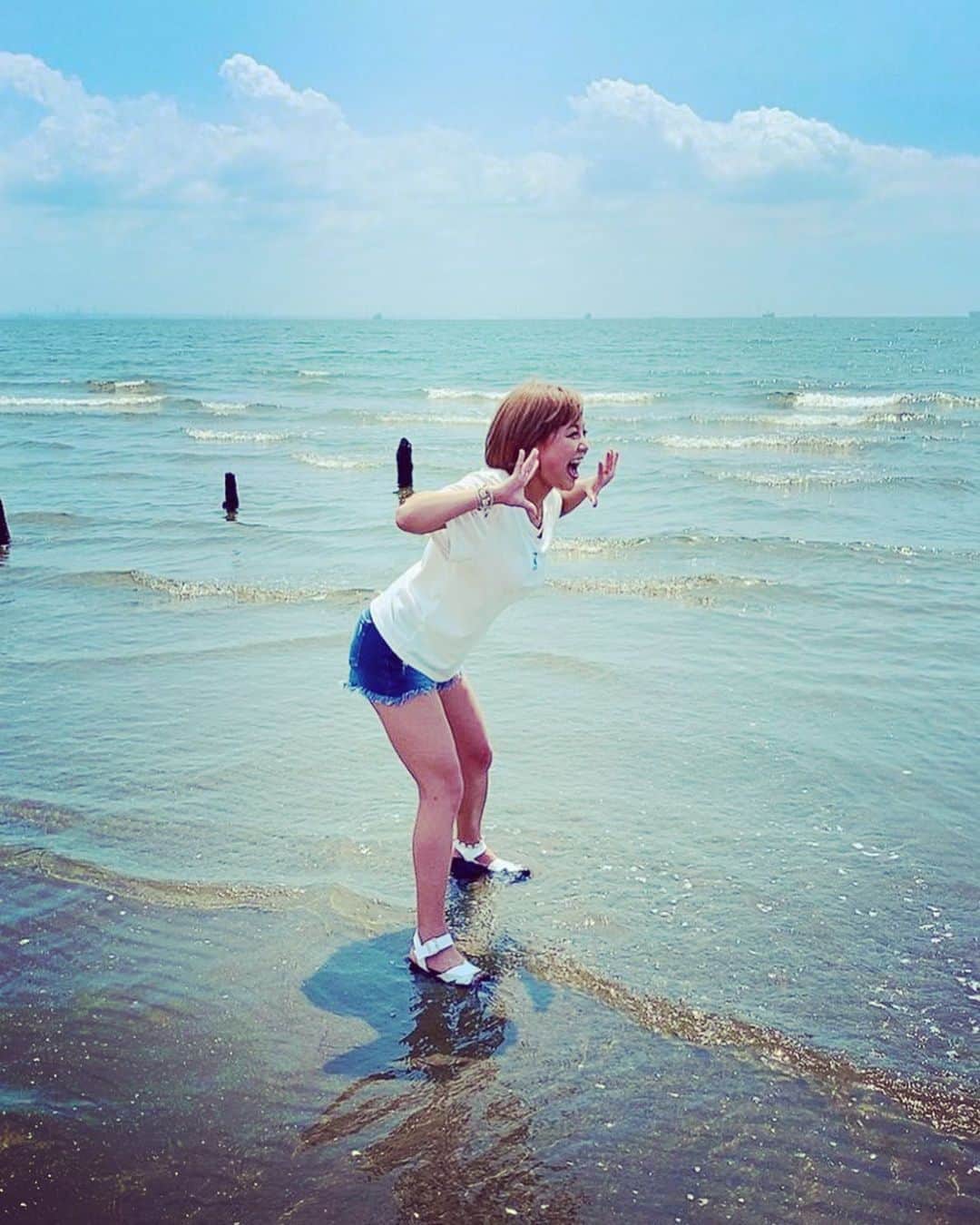 亜矢みつき（神谷充希）さんのインスタグラム写真 - (亜矢みつき（神谷充希）Instagram)「🌊 叫びました！！ #海 #beach #ロケ #世界の中心で愛を叫ぶ  #アイーン」8月13日 18時17分 - ma.yamitsuki