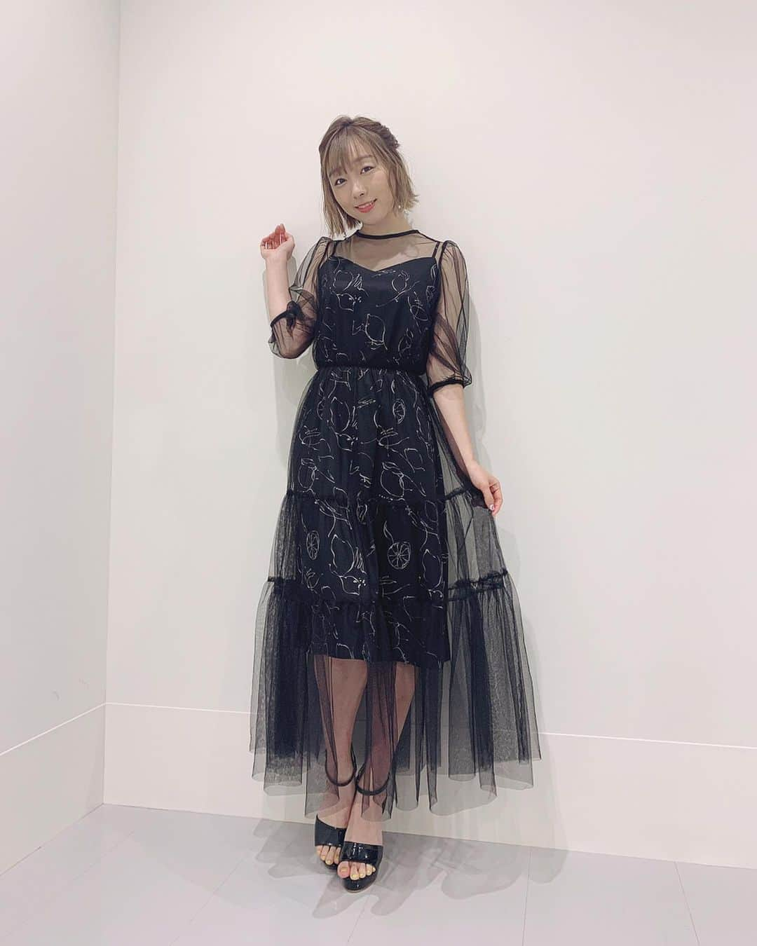 須田亜香里さんのインスタグラム写真 - (須田亜香里Instagram)「一昨日の　#仰天ニュース コーディネートやヘアセットはこんな感じでした🍋 ボブを満喫しています🎶 #レモン柄ワンピース #ボブアレンジ . . 8月14日(金) #スイッチ 東海テレビ　9:50〜 生放送ですよー🌻 . 8月15日(土) #doramaticbaseball 日本テレビ　15:00〜 副音声で中日ドラゴンズの応援をします💙 . #青空レストラン 日本テレビ系　18:30〜 茅ヶ崎でトルコナス🍆🇹🇷 . 8月16日(日) #てくてく歩いてく 中日新聞コラム連載 . #熱闘mリーグ テレビ朝日&ABEMA . 8月17日(月) #須田亜香里の部屋 FM AICHI 21:00〜 . #オレマン MBSラジオ　25:30〜 . 8月18日(火) #ボンビーガール 日本テレビ系　22:00〜 家賃6万の物件探しました❗️ . .」8月13日 18時17分 - akarisuda