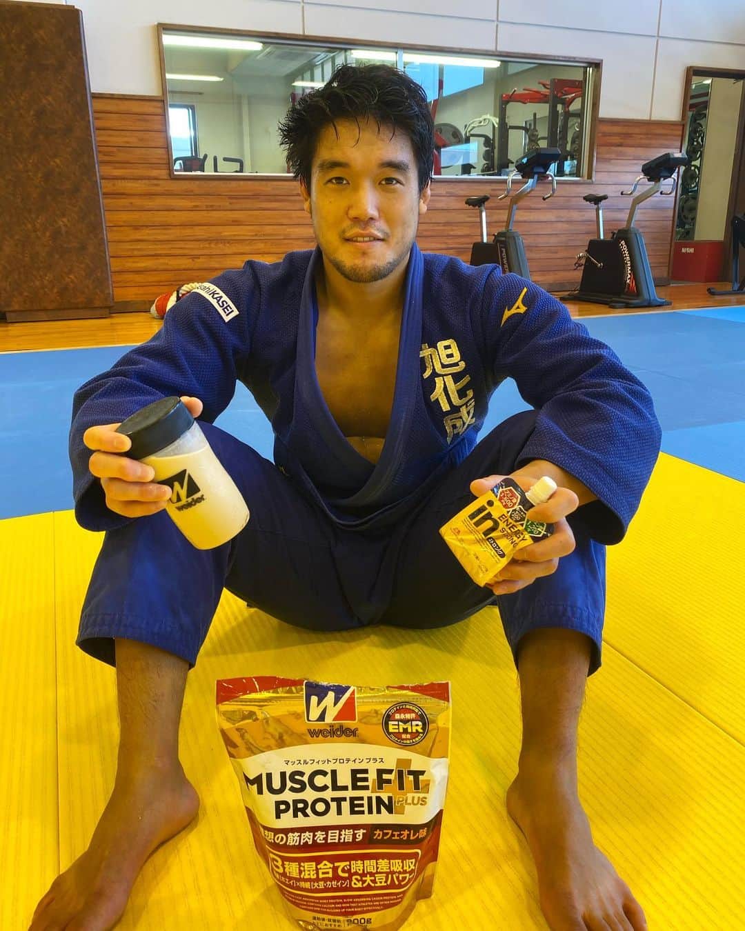 のインスタグラム：「いつもサポートしていただきありがとうございます。 暑い時期はどうしても食事の量が減ってしまうので、捕食としても存分に活用させてもらってます。 練習中にはゼリーを、練習後にはプロテインを。 熱中症には十分気をつけましょう。 @morinagatraininglab  #inゼリー #森永製菓 #マッスルフィットプロテイン」