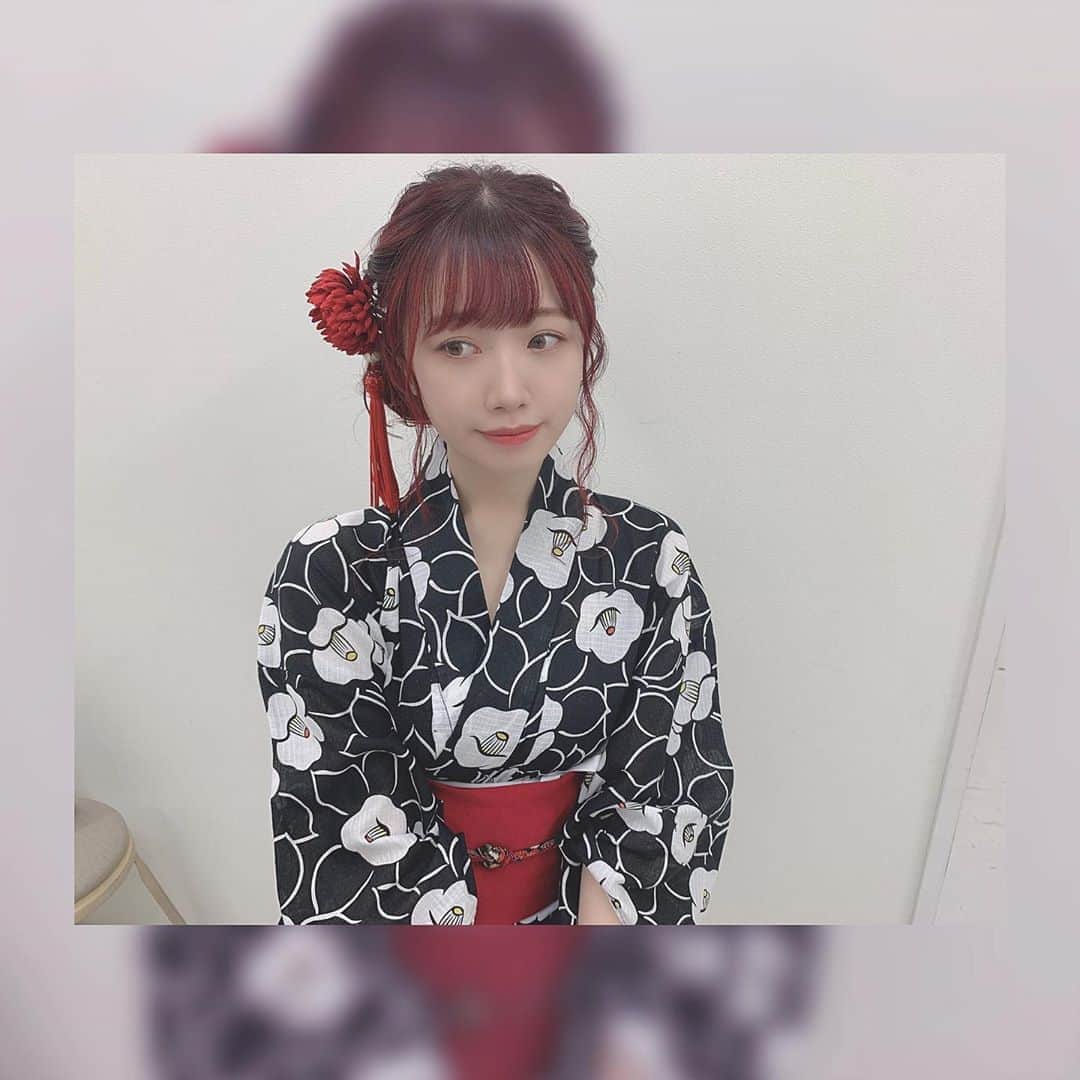 のインスタグラム：「☁️﻿ ﻿ ﻿ ﻿ 撮影で浴衣着たの﻿ ﻿ ﻿ ﻿ ﻿ ﻿ ﻿ ﻿#yukata #summer #summerfashion #red #hairstyle #hairarrange #redhair #japanesegirl #popculture #artist #浴衣 #浴衣ヘアアレンジ #浴衣女子 #撮影 #ヘアアレンジ #まとめ髪 #真紅 #赤髪 #meitu #camera」