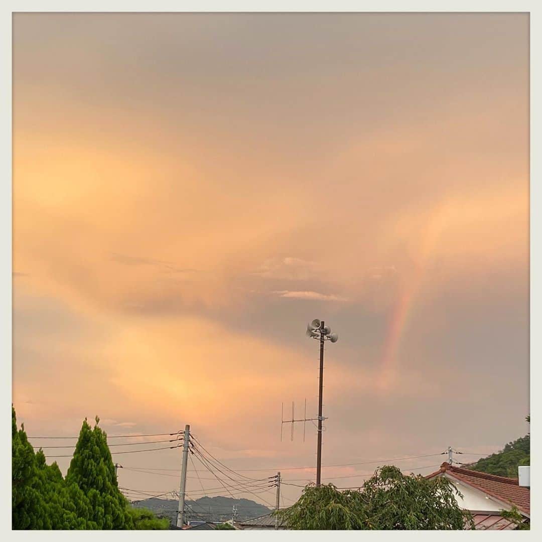 kumikoのインスタグラム：「雨は殆ど降らなかったけど虹が出た。」