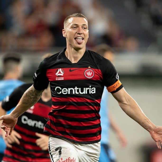 ミッチェル・デュークのインスタグラム：「Season has come to an end! Too soon unfortunately but nice to end on a win 🔴⚫️ I’m positive it will be better for the club next season! Thanks to all the fans for their loyal support through a frustrating campaign 👊🏼」