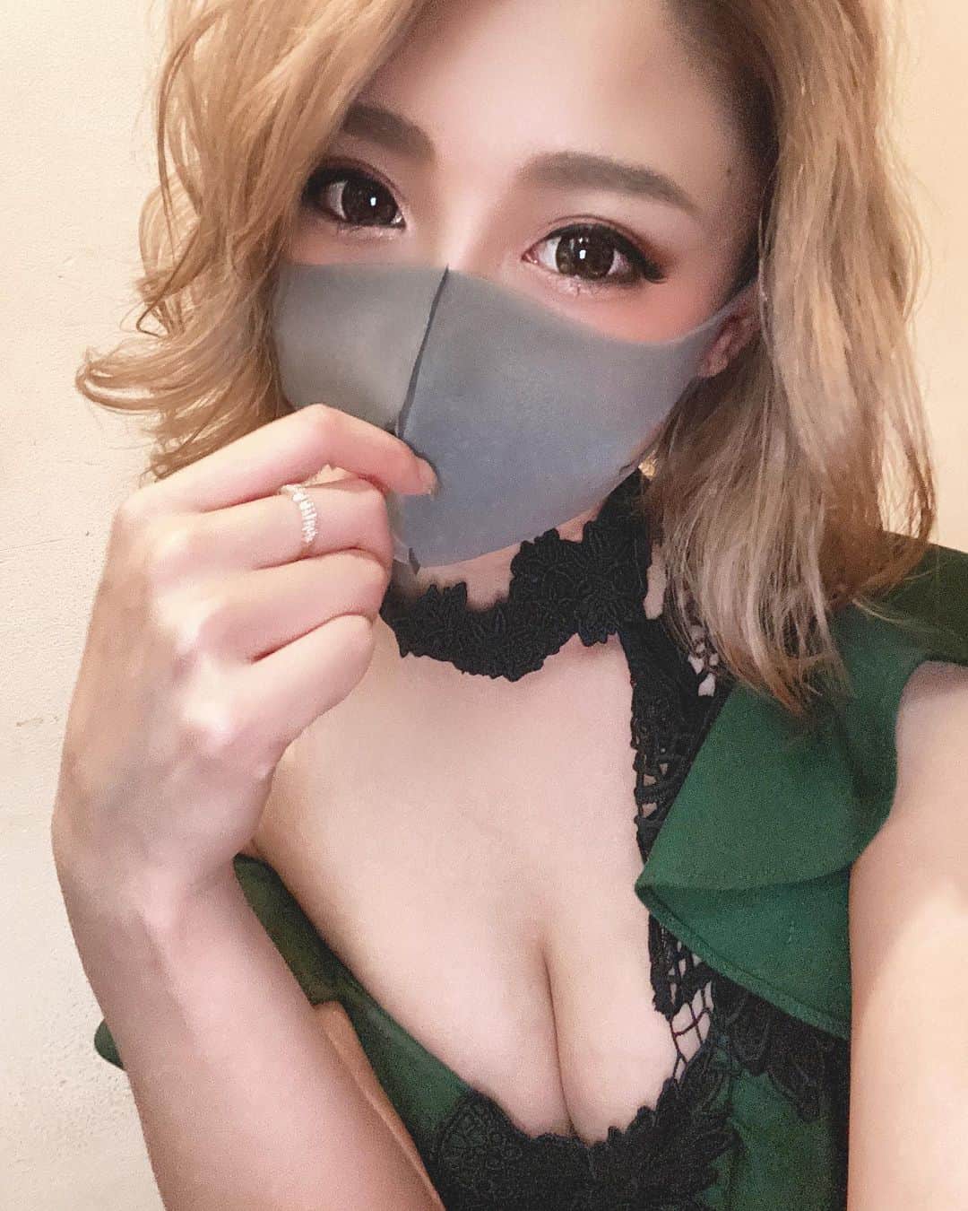 ゆらのインスタグラム：「マスク営業でございます😷😷🌀  #福岡　#中洲　#キャバクラ #マスク　#マスク営業　#コロナ対策」