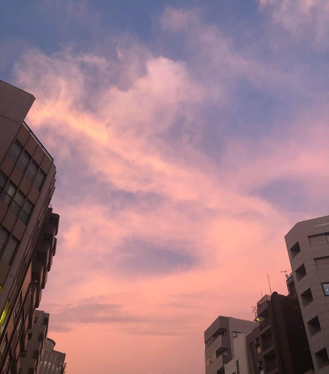 阿部洋子さんのインスタグラム写真 - (阿部洋子Instagram)「夕焼け、キレイ！ 夏だねー🌞  #夕焼け #sunset  #magichour  #nofilter」8月13日 18時49分 - hirocoring