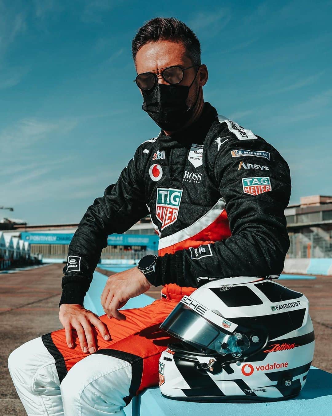 アンドレ・ロッテラーのインスタグラム：「What a season. What a finale. It was a rollercoaster of ups and downs, started p2 in Riyadh, claimed pole position in Mexico and again hit the podium in Berlin. I am happy, exhausted, overwhelmed but i am incredible proud of the young @tagheuerporschefe team. P1 was in sight and I will continue to fight to finally grab the trophy. Massive thank you to all the fans, supporters, partners, friends and  especially to my family. You push me to always go further.  Can’t wait for our first race in season7.   #thankyou  @boss @saudi_airlines」