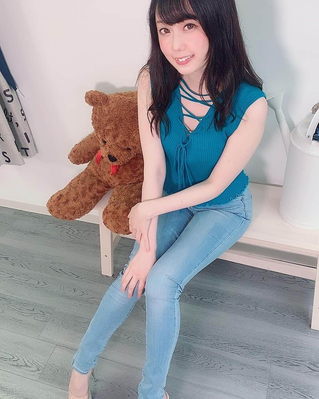 鈴乃八雲さんのインスタグラム写真 - (鈴乃八雲Instagram)「👖💙  #japanese #japanesegirl #japanesegirlspic #kawaii #kawaiistyle  #милая  #tokyo #cute #pretty #cawaii 　#レースクイーン #RQ #racequeen #cutie #photo #photography #selfie #selfportrait #せるふぃー #セルフィー #セルフィー女子 #セルカ  #photo_jpn #photography #picture #美脚　＃脚フェチ　#脚 #ジーンズ　#デニム　#jeans #jeans👖」8月14日 4時14分 - yakumo_suzuno