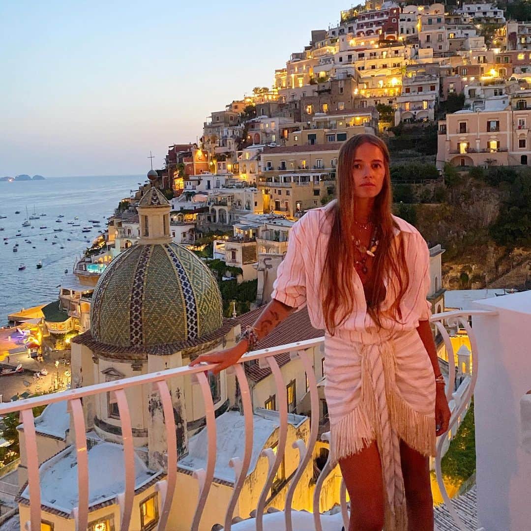 カルロッタ・オッディのインスタグラム：「🤍」