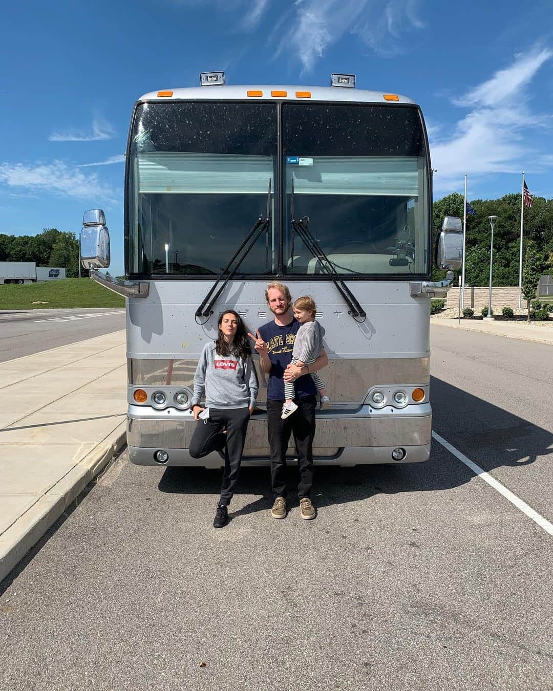 The Lumineersさんのインスタグラム写真 - (The LumineersInstagram)「Wanted to avoid one extra flight as my wife @francesca_laz and I move to Italy. Also wanted to show some love to the wonderful bus company that takes the band on tour, when we used to be able to do that sort of thing 😭. @senatorscoaches - @jeremiahfraites」8月14日 4時55分 - thelumineers