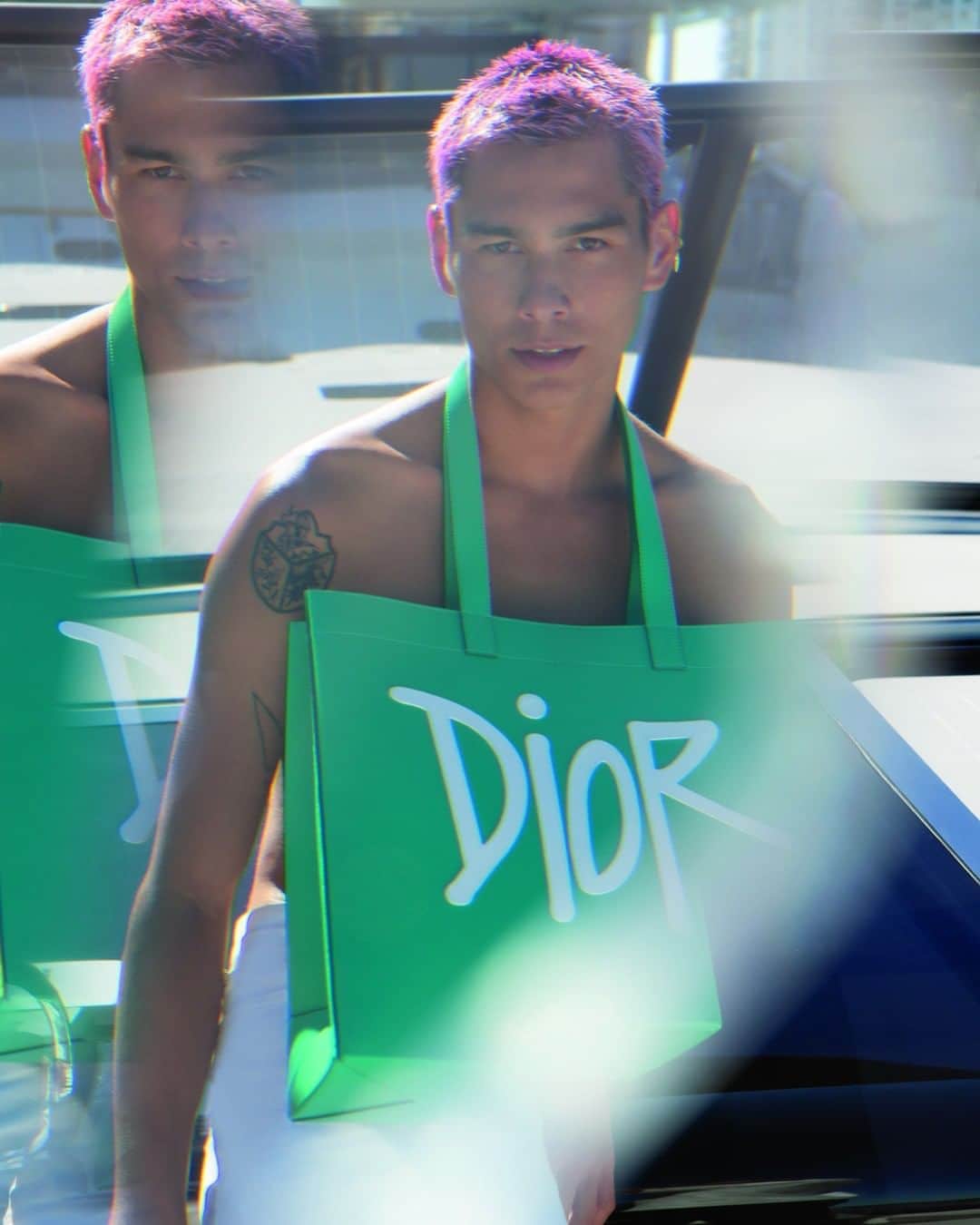 クリスチャンディオールさんのインスタグラム写真 - (クリスチャンディオールInstagram)「A meeting of two worlds, the #DiorMenFall 2020 collection by @MrKimJones bridges Dior Heritage and artist @ShawnStussy's surf and streetwear universe. Unveiled in Miami last December, the collection - available to discover through link in bio - is captured on @EvanMock in the latest issue of @LOfficielUSA. © @Greglotusfoto」8月14日 5時00分 - dior