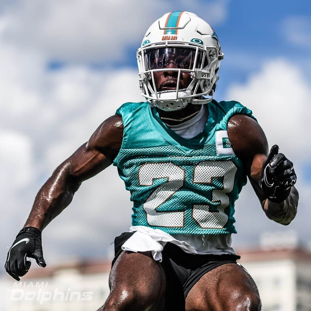 マイアミ・ドルフィンズさんのインスタグラム写真 - (マイアミ・ドルフィンズInstagram)「Bring in the Big Boys 😤」8月14日 5時27分 - miamidolphins