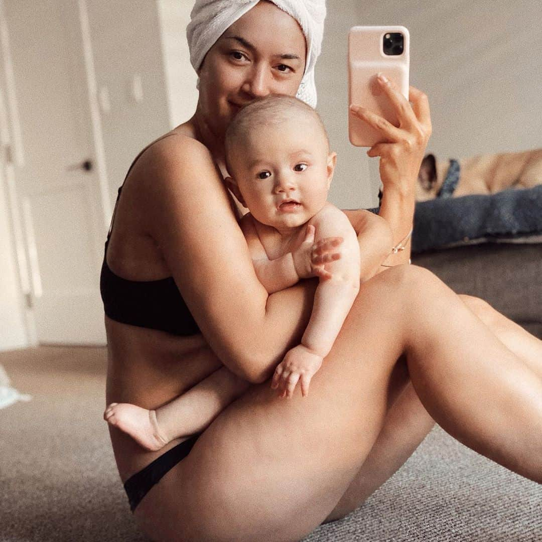 Bianca Cheah Chalmersさんのインスタグラム写真 - (Bianca Cheah ChalmersInstagram)「As a mother, there will be many times when I hug Oliver knowing that I needed that hug more than he did 🥰  #6monthsold #6monthspostpartum #momlife #mom #mumlife」8月14日 5時30分 - biancamaycheah