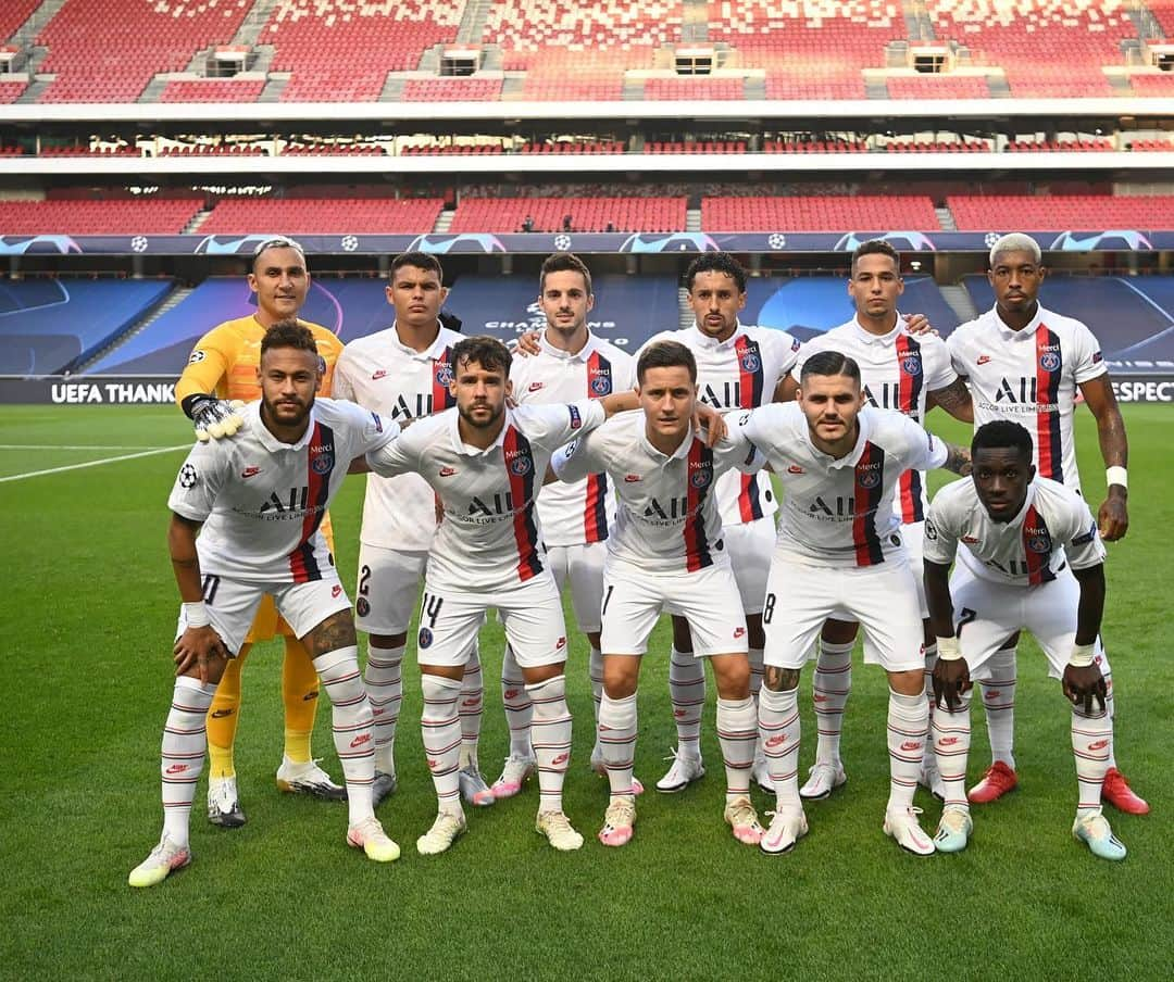 ファン・ベルナトのインスタグラム：「Together until the end!! 🔴🔵」