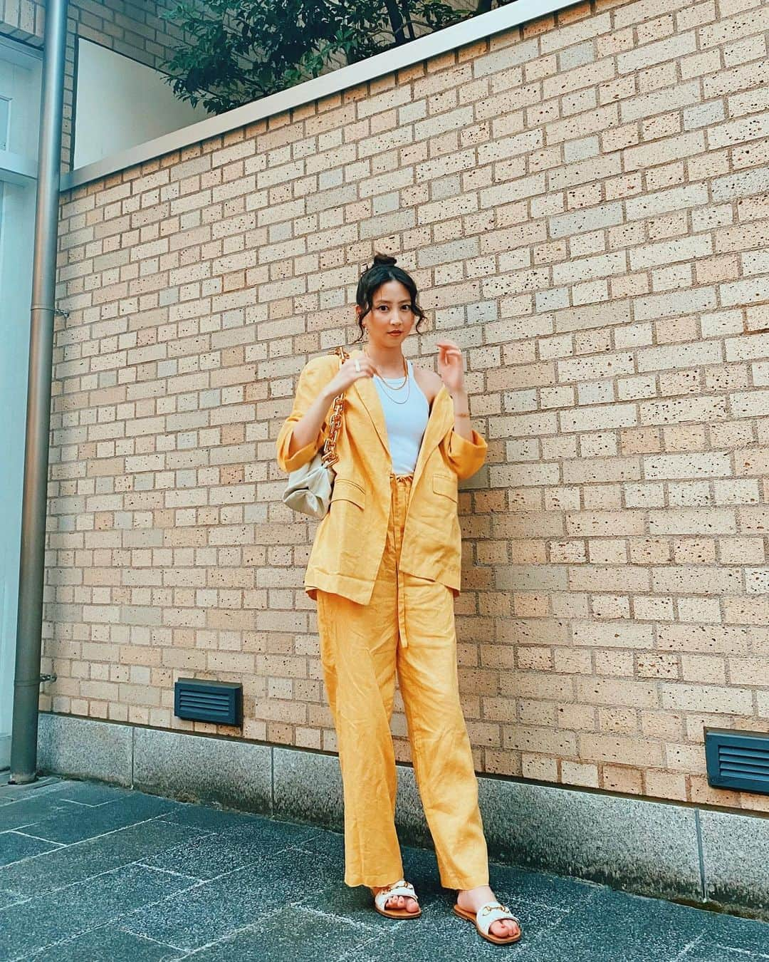 河北麻友子さんのインスタグラム写真 - (河北麻友子Instagram)「FASHION SET: någonstans SANDALS: Gucci  BAG: Bottega Veneta  #FASHION #OOTD #麻友コーデ」8月13日 20時48分 - mayukokawakitaofficial