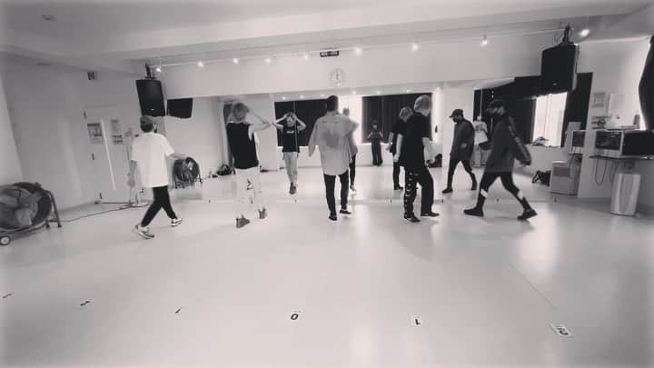 TAIYUのインスタグラム：「Dance Track 〜JOK3R〜 Last part. ・ ・ Choreographed  by  @miqa_shin42  ・ @ivvy_taiyu & @ivvy_kento.i  ・ Dancers @yuuuuuki._  @r_nanjo  @shun_maruyama1001」