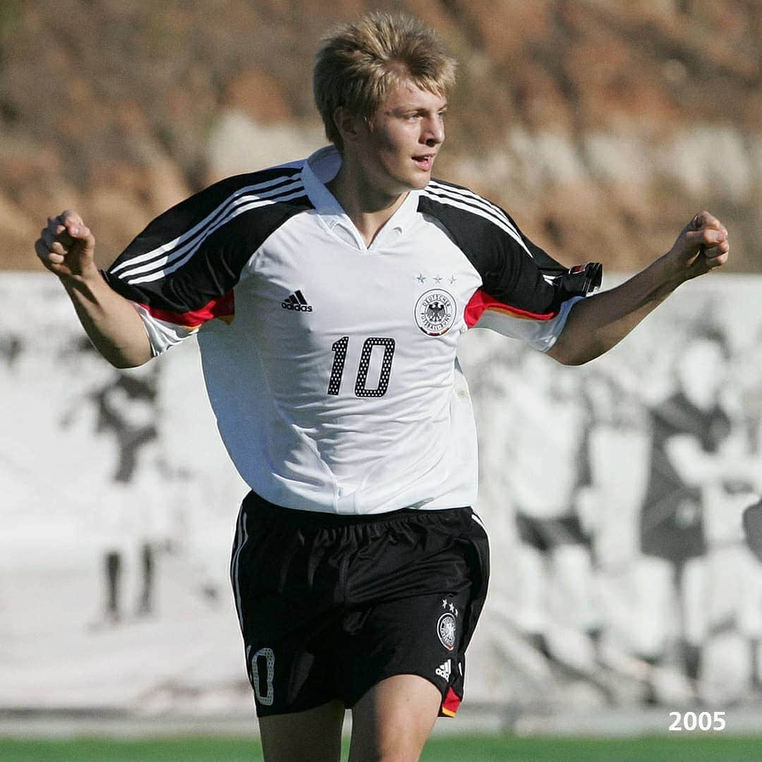 FIFAワールドカップさんのインスタグラム写真 - (FIFAワールドカップInstagram)「2005 #ThenAndNow 2018⁣⁣ ⁣ 🇩🇪 @toni.kr8s⁣ ⁣ A #WorldCup winner and incredibly talented playmaker!⁣ ⁣ #Deutschland #Germany #DieMannschaft」8月13日 20時58分 - fifaworldcup